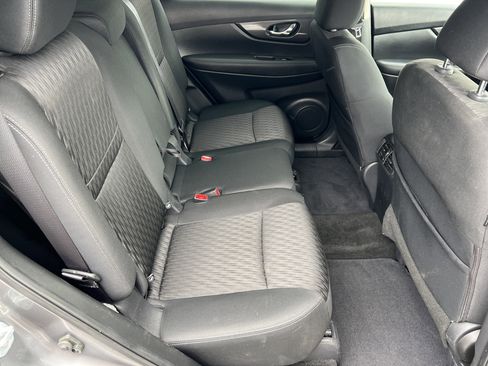 Used 2019 Nissan Rogue SV image 16