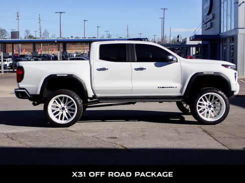 Used 2023 GMC Canyon Denali image 9