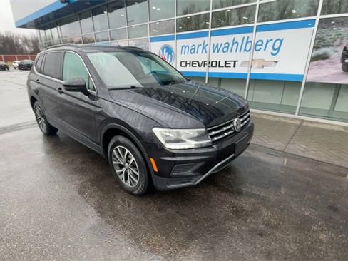 Used 2019 Volkswagen Tiguan SE w/ Panoramic Sunroof Package image 2