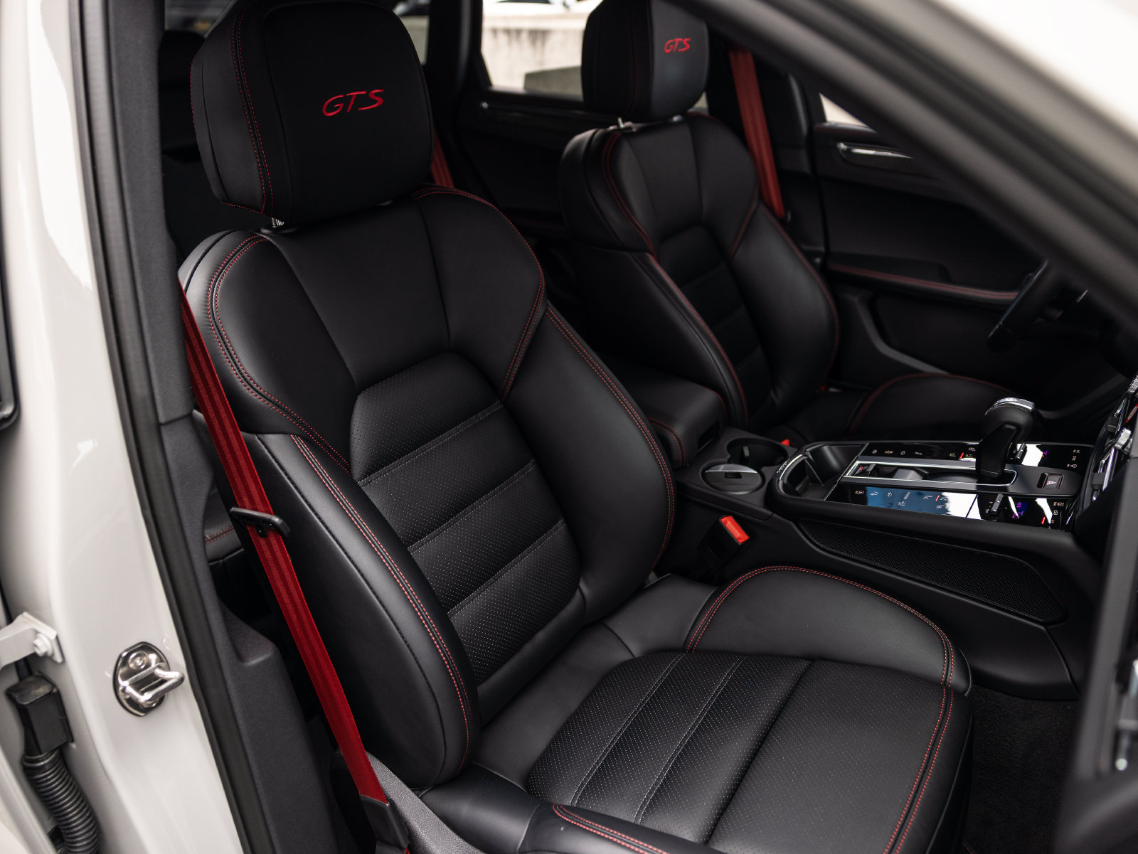 Certified 2026 Porsche Macan GTS AWD/4WD image 13