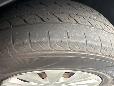 Used 2021 Chrysler Voyager L FWD image 2