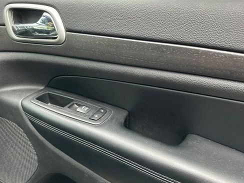 Used 2018 Jeep Grand Cherokee Altitude image 20