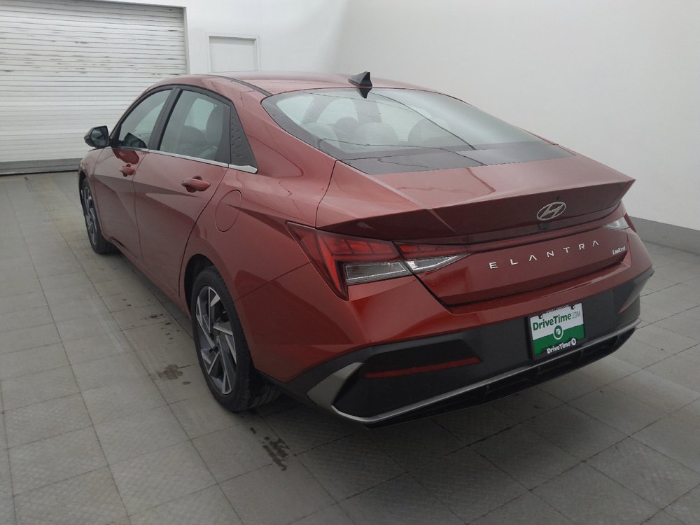 Used 2025 Hyundai Elantra Limited FWD image 5