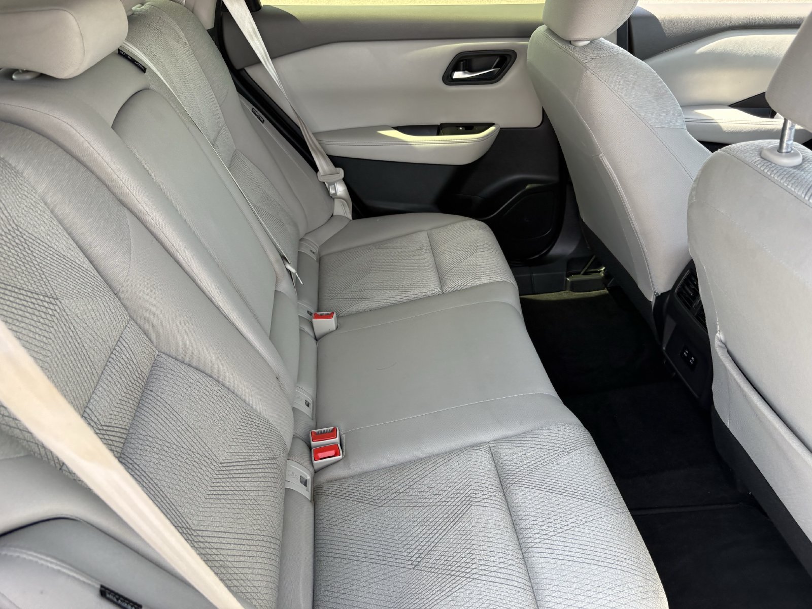 Used 2025 Nissan Rogue SV AWD/4WD image 16