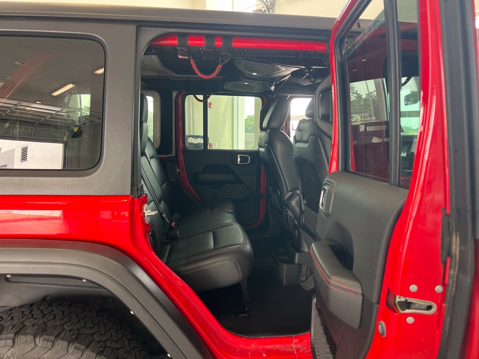 Used 2024 Jeep Wrangler Unlimited Rubicon w/ Technology Group AWD/4WD image 38
