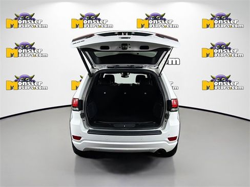 Used 2020 Jeep Grand Cherokee Altitude image 24