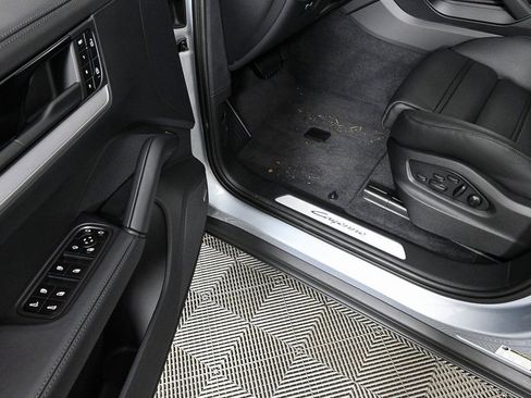 New 2026 Porsche Cayenne Coupe image 9