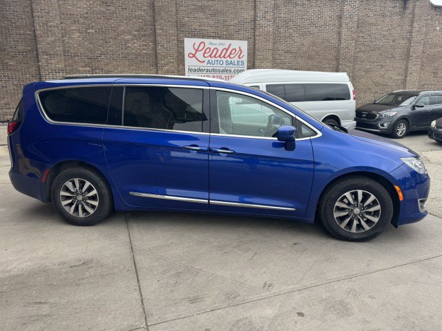 Used 2020 Chrysler Pacifica Touring-L Plus FWD image 2