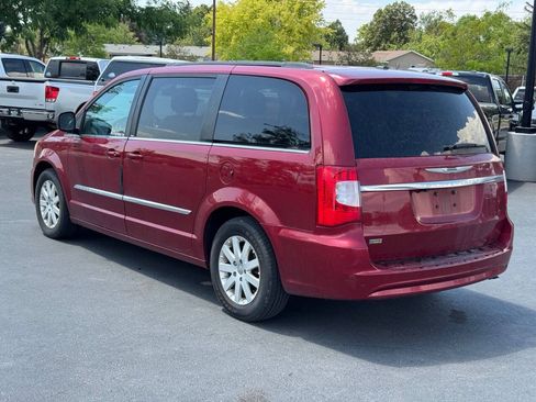 Used 2014 Chrysler Town & Country Touring FWD image 6
