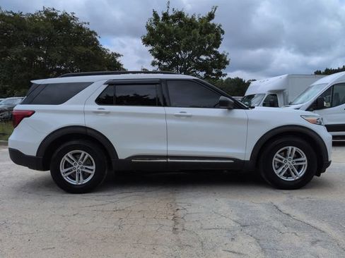 Used 2020 Ford Explorer XLT w/ Equipment Group 202A AWD/4WD image 3