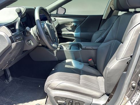 Used 2024 Lexus ES 300h w/ Technology Package FWD image 11