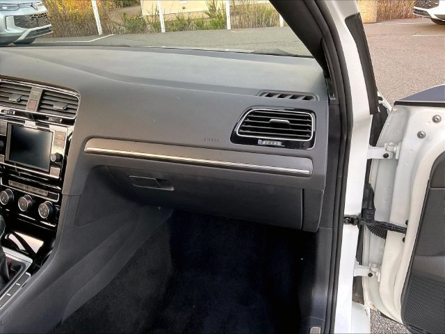 Used 2021 Volkswagen Golf 4-Door FWD image 21