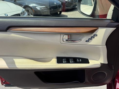 Used 2016 Lexus ES 300h image 18