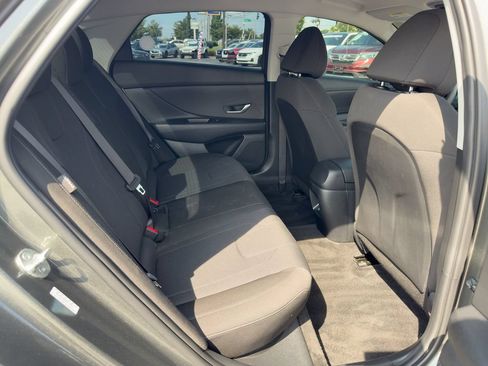 Used 2024 Hyundai Elantra SE FWD image 11