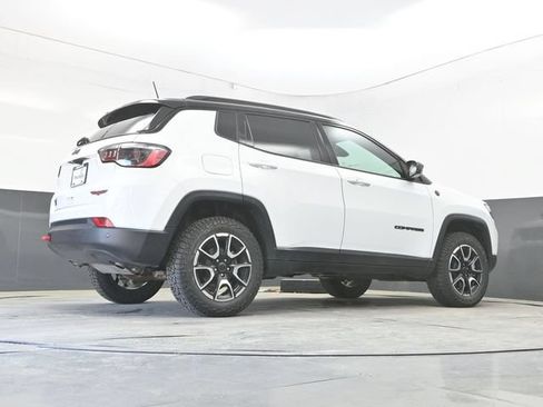 Used 2025 Jeep Compass Trailhawk AWD/4WD image 33