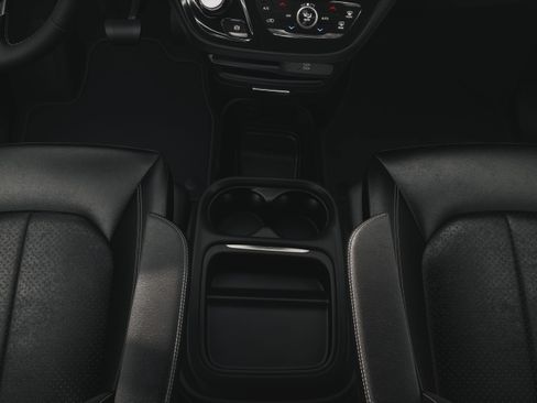 New 2027 Chrysler Pacifica Select FWD image 4