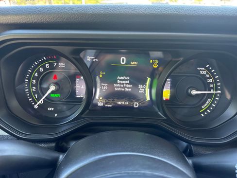 Used 2024 Jeep Wrangler Unlimited w/ Convenience Group image 17