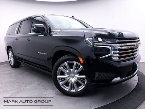 Used 2024 Chevrolet Suburban High Country AWD/4WD image 16
