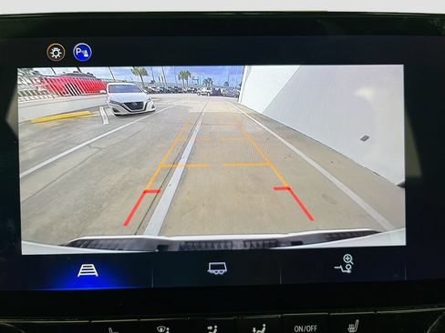 Used 2025 Chevrolet Colorado LT w/ Advanced Trailering Package AWD/4WD image 14