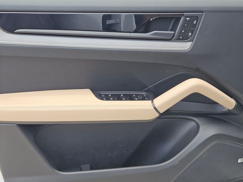 Certified 2026 Porsche Cayenne AWD/4WD image 22