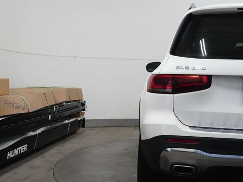 Certified 2021 Mercedes-Benz GLB 250 4MATIC image 13