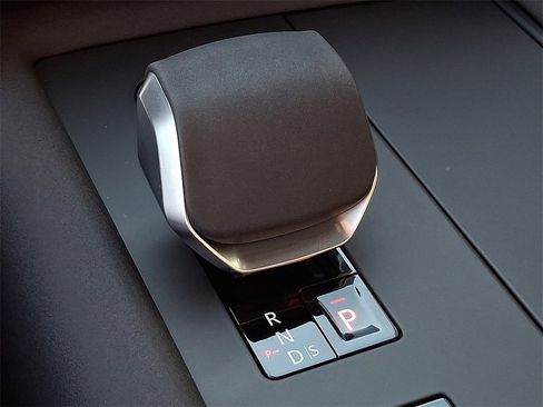 New 2025 Land Rover Discovery S image 15