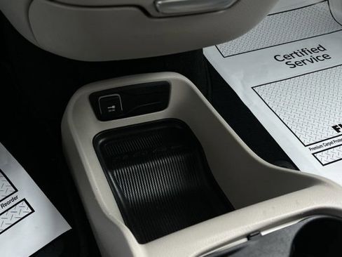 Used 2017 Chrysler Pacifica LX image 41