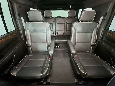 Used 2022 Chevrolet Suburban Premier AWD/4WD image 13