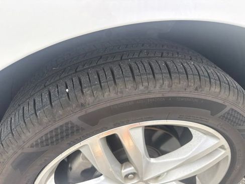 Used 2019 Chevrolet Equinox Premier FWD image 10