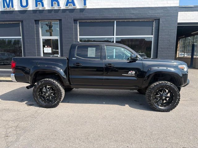Used 2019 Toyota Tacoma SR5 AWD/4WD image 14
