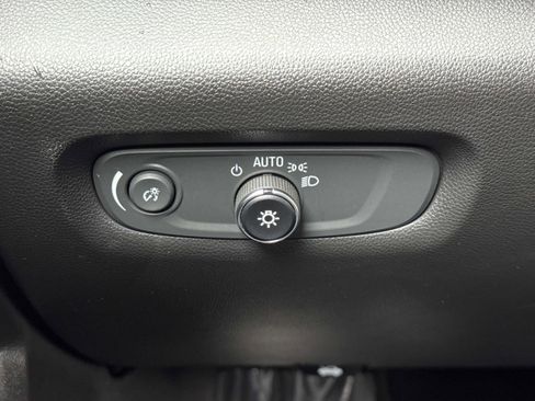 Used 2023 Chevrolet Traverse LT image 12