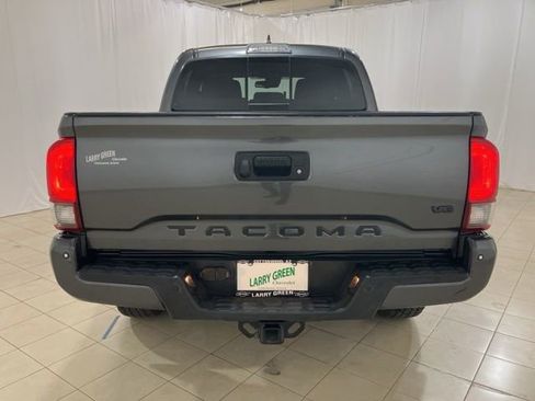 Used 2019 Toyota Tacoma TRD Off-Road w/ Technology Package image 4