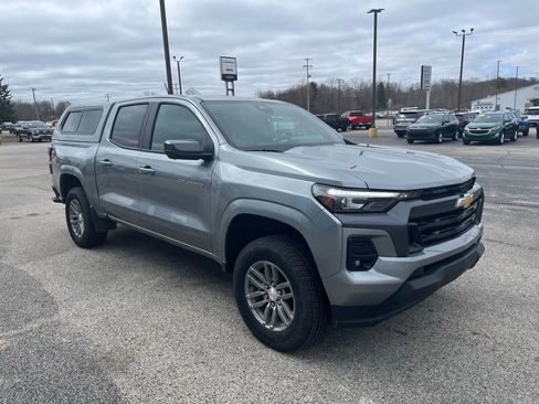 Used 2024 Chevrolet Colorado LT w/ LT Convenience Package III image 2
