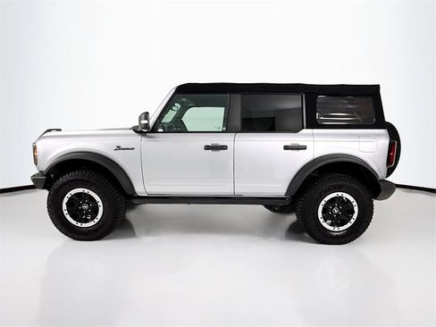 Used 2022 Ford Bronco Badlands image 2