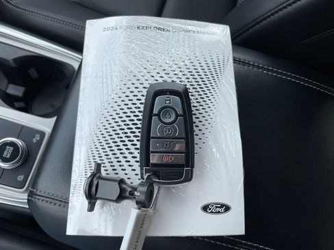 Used 2024 Ford Explorer XLT w/ Equipment Group 202A AWD/4WD image 38