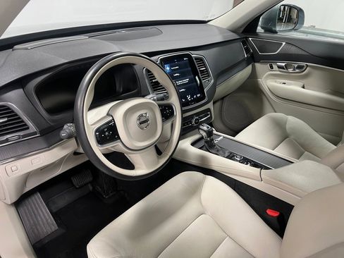 Used 2020 Volvo XC90 T6 Momentum w/ Protection Package image 21