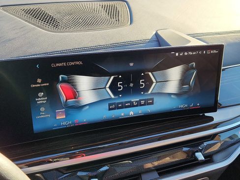 Used 2026 BMW X7 xDrive40i w/ Premium Package image 16