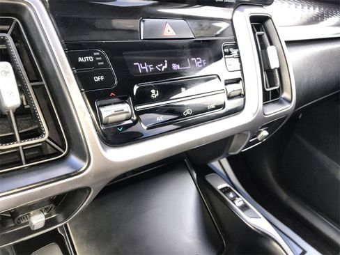 Used 2022 Kia Sorento S image 19