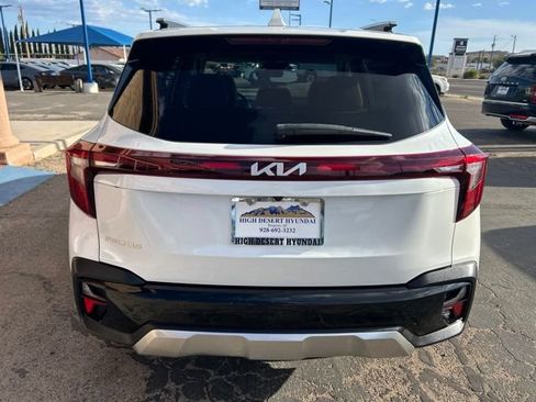 Used 2024 Kia Seltos EX FWD image 3