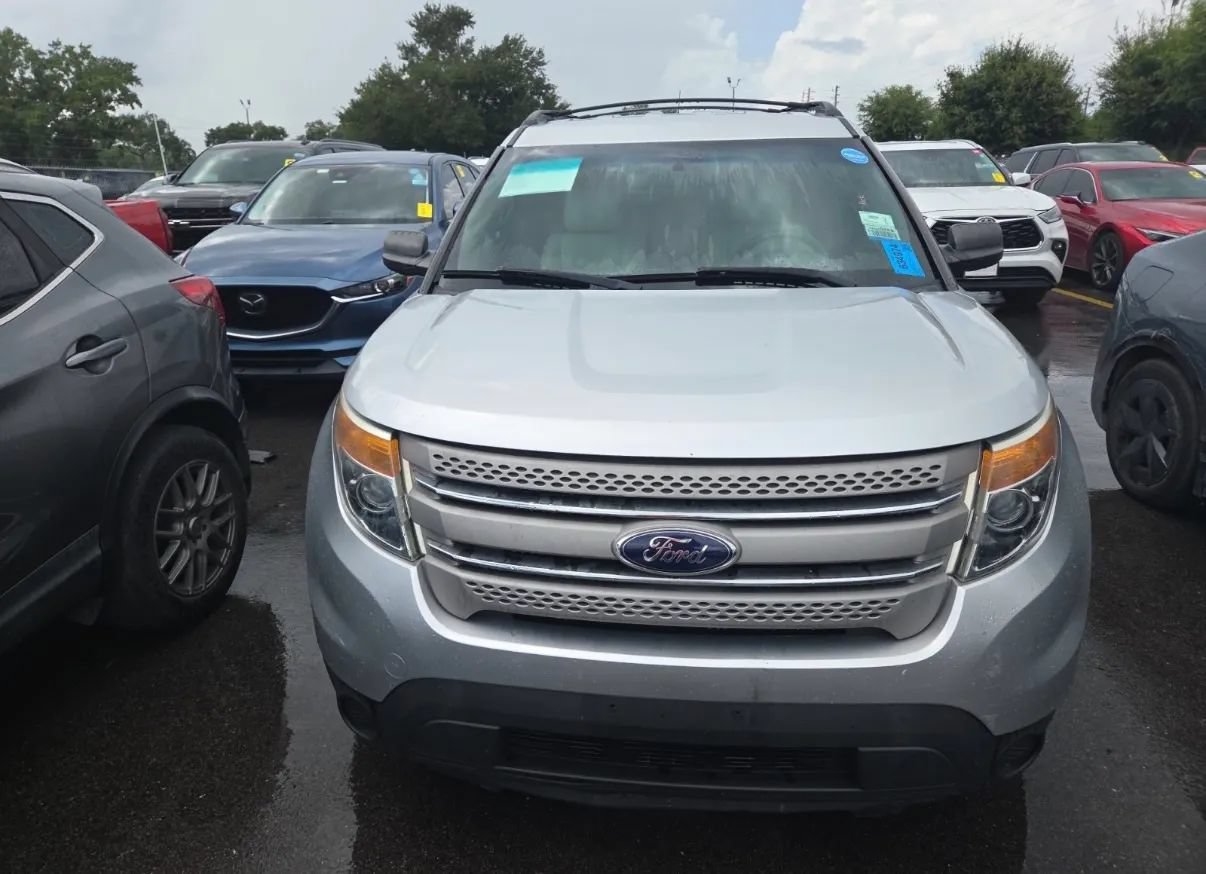 Used 2013 Ford Explorer FWD image 2