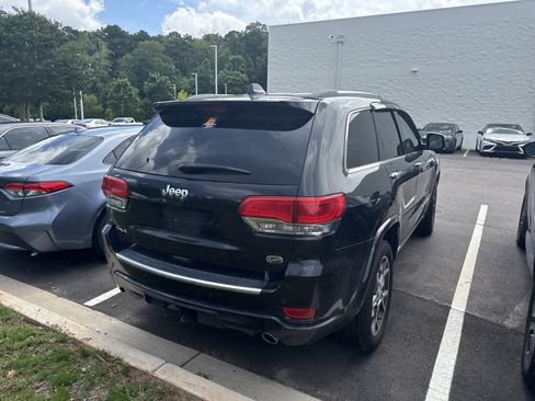 Used 2020 Jeep Grand Cherokee Overland AWD/4WD image 7
