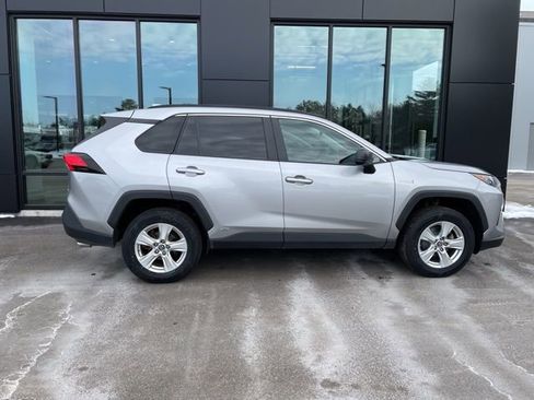 Used 2019 Toyota RAV4 LE w/ Carpet Mat Package image 5