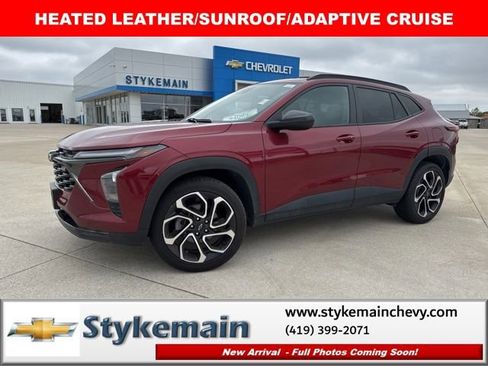 Used 2024 Chevrolet Trax RS w/ Sunroof Package FWD image 1