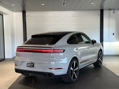Certified 2025 Porsche Cayenne Coupe AWD/4WD image 9