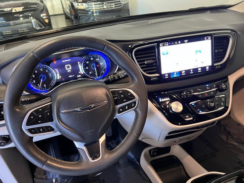 Used 2024 Chrysler Pacifica Touring-L FWD image 12