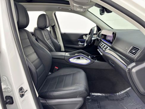 Used 2024 Mercedes-Benz GLS 580 4MATIC image 16