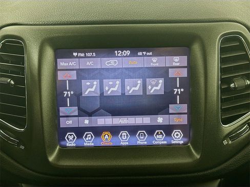 Used 2020 Jeep Compass Trailhawk image 18