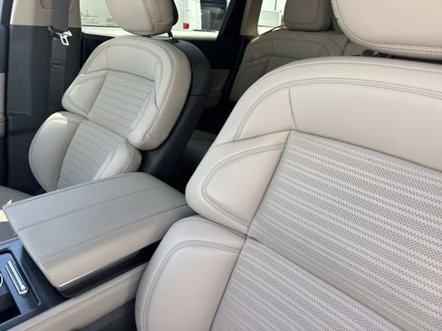 Used 2025 Lincoln Nautilus Reserve image 19