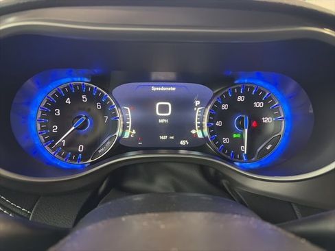 Used 2026 Chrysler Pacifica Select image 17