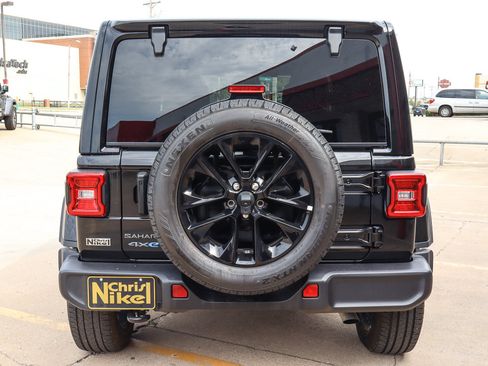 Used 2025 Jeep Wrangler Unlimited Sahara AWD/4WD image 13
